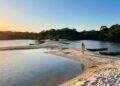 O vilarejo amazônico no coração do Pará tem a praia de água doce mais bonita do mundo segundo jornal britânico e areia que aparece só na seca
