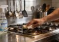 Nem sabão nem água sanitária: o melhor produto para limpar a cozinha e custa menos de R$ 5,00