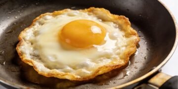 Não frite mais ovo dessa forma: especialistas explicam o jeito ideal para manter os benefícios nutricionais