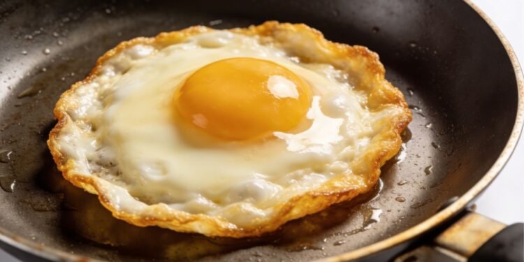 Não frite mais ovo dessa forma: especialistas explicam o jeito ideal para manter os benefícios nutricionais