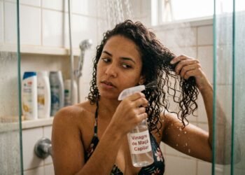 Vinagre para o cabelo: dermatologistas e cabeleireiros concordam e explicam como usá-lo sem danificar o couro cabeludo