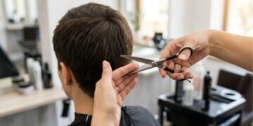 Nem todo cabelo curto aparenta ser mais jovem depois dos 60, muitas vezes acontece o contrário