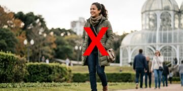 Adeus jaqueta puffer! Esta é a nova tendência de moda para o inverno de 2026