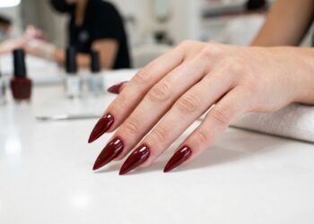 Unha stiletto: a tendência de 2014 volta com tudo e faz sucesso entre as mulheres brasileiras