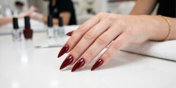 Unha stiletto: a tendência de 2014 volta com tudo e faz sucesso entre as mulheres brasileiras