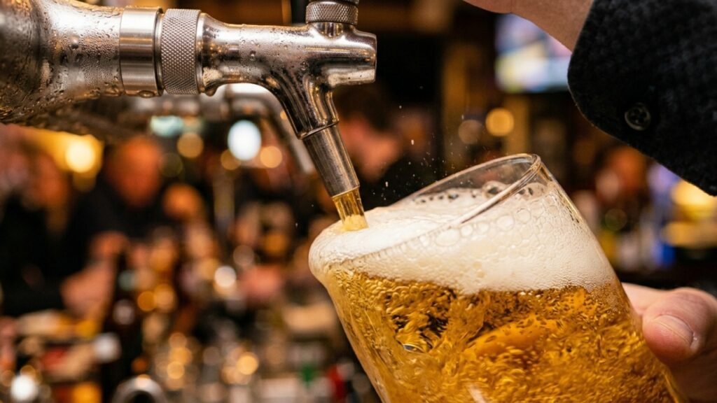 Governo anuncia novo horário para consumo de bebidas alcoólicas e medida gera debates