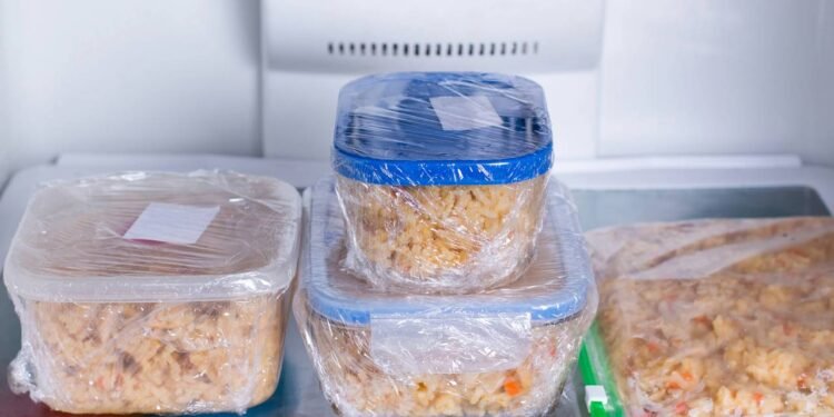 Reaquecer arroz no micro-ondas