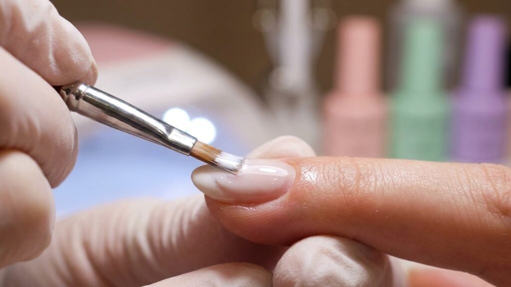 Nova febre europeia de manicure promete renovar o visual das mãos - tendência de unhas