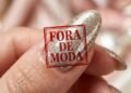 Nem glitter nem esmalte fosco: a tendência de unhas que são a aposta mais elegante do momento