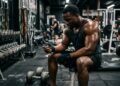 O segredo para ganhar mais músculos pode estar no intervalo entre as séries de treino