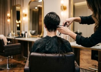 O corte de cabelo curto que valoriza diferentes tipos de fios e combina com praticamente todo mundo