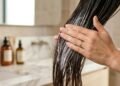 Receita caseira que recupera brilho e hidrata o cabelo durante o inverno