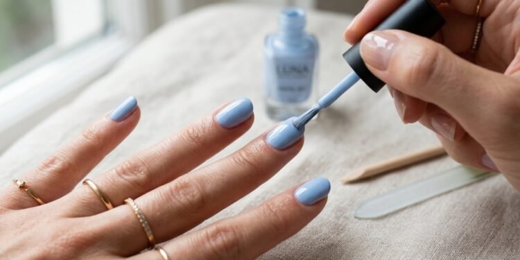 As novas cores de esmalte que trazem elegância e leveza para as unhas em qualquer idade