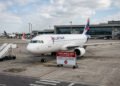 LATAM se juntou à Gol, Azul e à American Airlines e suspendeu todos os voos para este destino; passageiros brasileiros já tinham passagem comprada