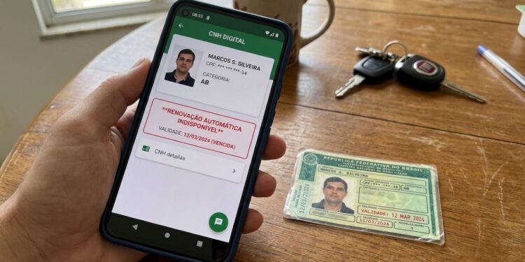 Oficial e confirmado pelas autoridades: CNH pode ser renovada gratuitamente pelo celular; veja quem tem direito
