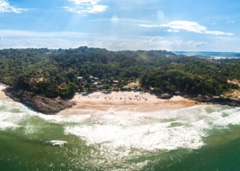 O vilarejo baiano apelidado de Havaí Brasileiro que recebeu o rei da Suécia em 2024