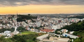 Cidade natal do presidente que fundou a 23ª melhor universidade da América Latina: o município mineiro de 76 mil moradores a 225 km da capital