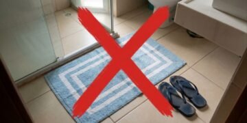 Adeus aos tapetes de banheiro que acumulam umidade: a nova tendência é mais higiênica, seca rápido e decora o ambiente