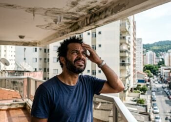 Sujeira causada por plantas na sacada do vizinho pode gerar multa e moradores começam a recorrer