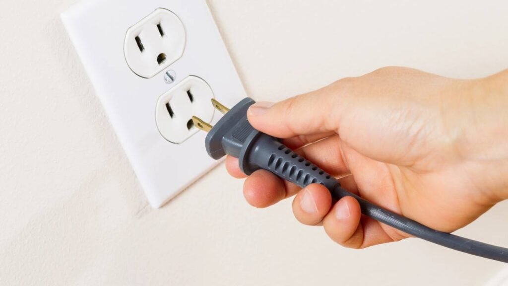 furos nos plugues elétricos