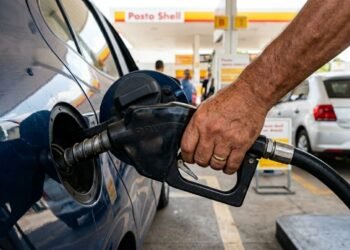 Governo avança em proposta para aumentar a mistura de etanol na gasolina e a mudança pode afetar milhões de motoristas