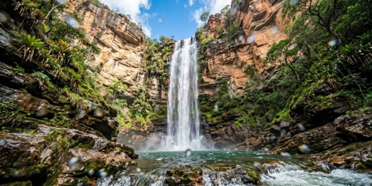 Serras Gerais no Tocantins reúnem cachoeiras cristalinas, cavernas e cidades históricas