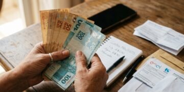 Milhões de trabalhadores receberam parte dos R$ 8,2 bilhões liberados do FGTS e muitos ainda não conferiram