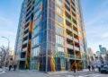 Edifício canadense instala o maior mural solar do mundo, com 3.204 m², gera 267 kW e reduz 150 toneladas de CO2 por ano