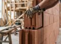 Pesquisadores austríacos projetam paredes de tijolos reutilizáveis ​​que podem ser desmontadas e reconstruídas sem danos, reduzindo as emissões em até 60%