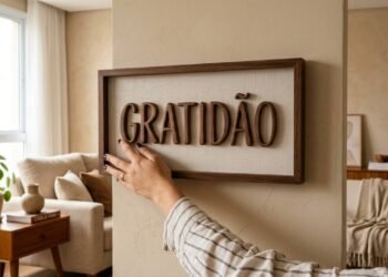 Esqueça os quadros simples: a tendência de decoração que usa palavras com significado está conquistando os lares