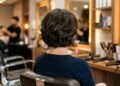 O corte de cabelo curto para mulheres de 50 anos que traz elegância e praticidade no dia