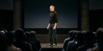 Steve Jobs, fundador da Apple, aconselhou: “Seu tempo é limitado, então não o desperdice vivendo a vida de outra pessoa.”