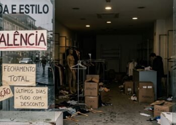 Após mais de 60 anos de história, tradicional loja de roupas fecha as portas e 140 funcionários são desligados