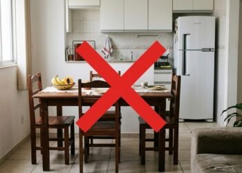 A mesa de jantar perde espaço para uma solução mais prática e versátil nas casas atuais