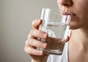 Médico explica que sentir sede o tempo todo pode não ser normal