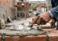 Quanto cobra um pedreiro por hora em julho de 2026? Os novos valores estão surpreendendo