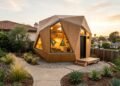 Um professor da Universidade de San Diego está projetando novas moradias como uma solução inovadora para construir casas de alta qualidade e baixo impacto ambiental em um espaço pequeno