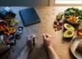 Nutricionista aponta os 8 alimentos que melhoram a depressão