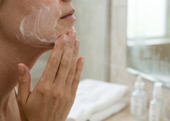 Não use qualquer sabonete no rosto: veja como escolher o ideal para pele oleosa