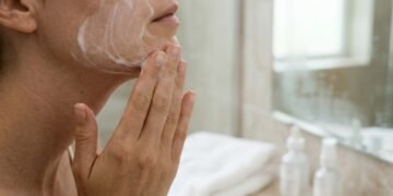 Não use qualquer sabonete no rosto: veja como escolher o ideal para pele oleosa
