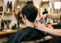 O corte de cabelo curto que combina com quase todo mundo e realça a beleza natural dos fios