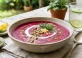 Receita de hoje: sopa fria de beterraba, leite de coco e gengibre