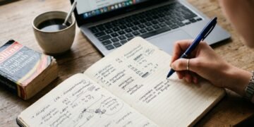 Palavras iguais em inglês e português mas com significados diferentes