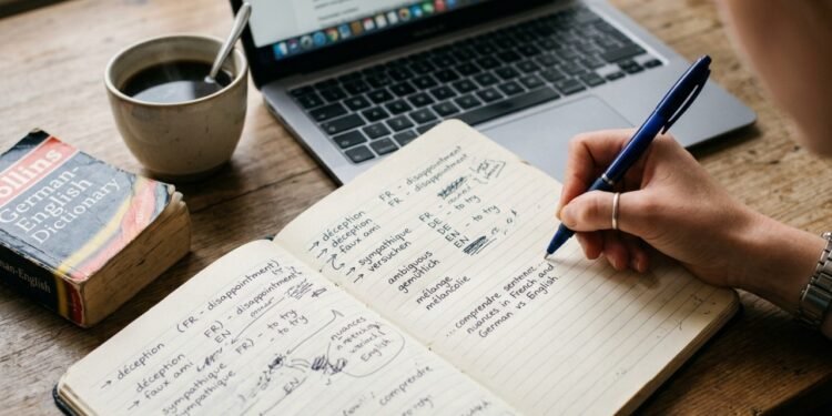 Palavras iguais em inglês e português mas com significados diferentes