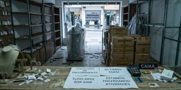 Loja fecha últimas unidade na e demite mais de 1.300 funcionários