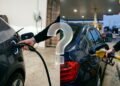 Elétrico ou combustão? O custo real de manter veículos modernos e suas principais diferenças