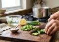 Como preparar quiabo sem baba usando uma técnica simples que deixa o vegetal firme e muito mais saboroso