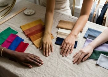 As cores que mais valorizam cada tipo de pele segundo especialistas em moda