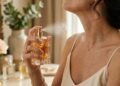 O perfume ideal para mulheres depois dos 50 que transmite elegância sem ser marcante demais