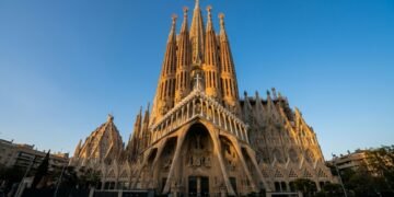 A conclusão da Sagrada Família transforma o templo na igreja mais alta do mundo